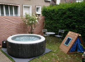Spa , jardin 250m2 et appartement cosy de 60 m2 au centre